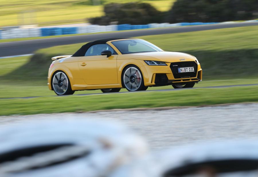  Audi TT RS Roadster (8S) 2017 года  (AU) (фото 7 из 40)